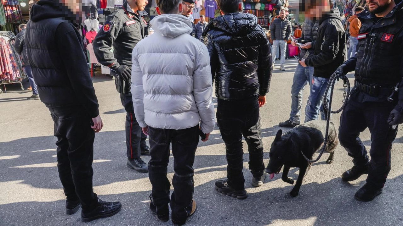 Pusher, vandali e ragazzi ubriachi ora fanno paura. L’appello della sindaca a Roma: "Servono agenti". Pusher, vandali e ragazzi ubriachi ora fanno paura. L’appello della sindaca a Roma: "Servono agenti".