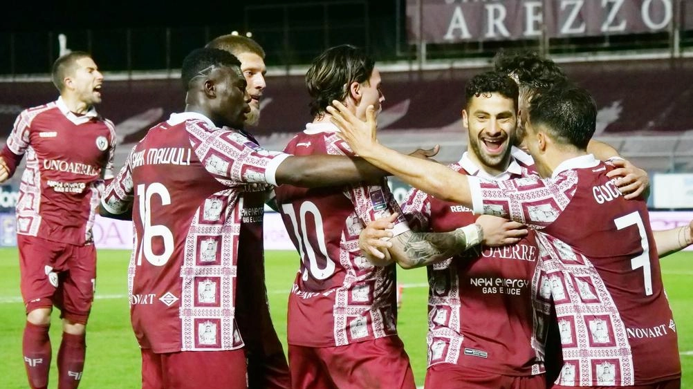L'Arezzo batte la Lucchese con un poker e si prepara ai playoff con Pattarello e Tavernelli in gran forma.