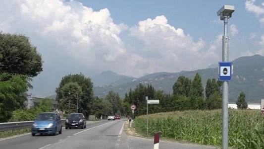 L’autovelox tra l’Aurelia e via Spirito Santo. Si tratta di uno dei tre dispositivi presenti sul territorio comunale e anche di recente è stato oggetto di battaglie giudiziarie. Gli altri due si trovano lungo la provinciale per Vallecchia L’autovelox tra l’Aurelia e via Spirito Santo. Si tratta di uno dei tre dispositivi presenti sul territorio comunale e anche di recente è stato oggetto di battaglie giudiziarie. Gli altri due si trovano lungo la provinciale per Vallecchia