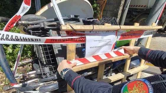 Discarica a cielo aperto scoperta nelle campagne vicino a Manciano. Un uomo denunciato dai carabinieri: adesso dovrà anche ripristinare i luoghi. Discarica a cielo aperto scoperta nelle campagne vicino a Manciano. Un uomo denunciato dai carabinieri: adesso dovrà anche ripristinare i luoghi.