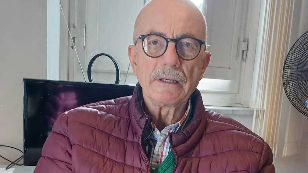 Domani alle 17 alla Biblioteca di Quartiere Al Circolo il Fienile Antonio Bertacca (nella foto) docente in pensione per ricordare... Domani alle 17 alla Biblioteca di Quartiere Al Circolo il Fienile Antonio Bertacca (nella foto) docente in pensione per ricordare...