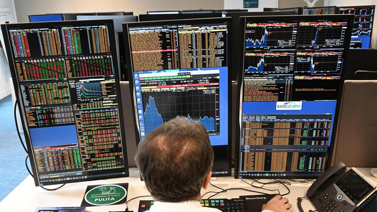 Il rendimento del decennale italiano al 3,53% Il rendimento del decennale italiano al 3,53%