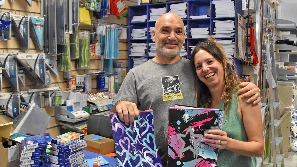Da dopo ferragosto è iniziato nelle cartolibrerie l’impegno per alunni e genitori "Rincari non oltre i 30 centesimi". E i compiti si segnano sul registro elettronico. Da dopo ferragosto è iniziato nelle cartolibrerie l’impegno per alunni e genitori "Rincari non oltre i 30 centesimi". E i compiti si segnano sul registro elettronico.
