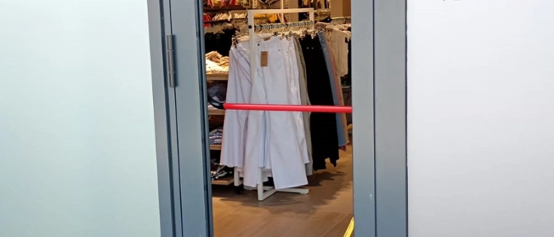 Spaccata al centro commerciale a Madonna dell’Acqua