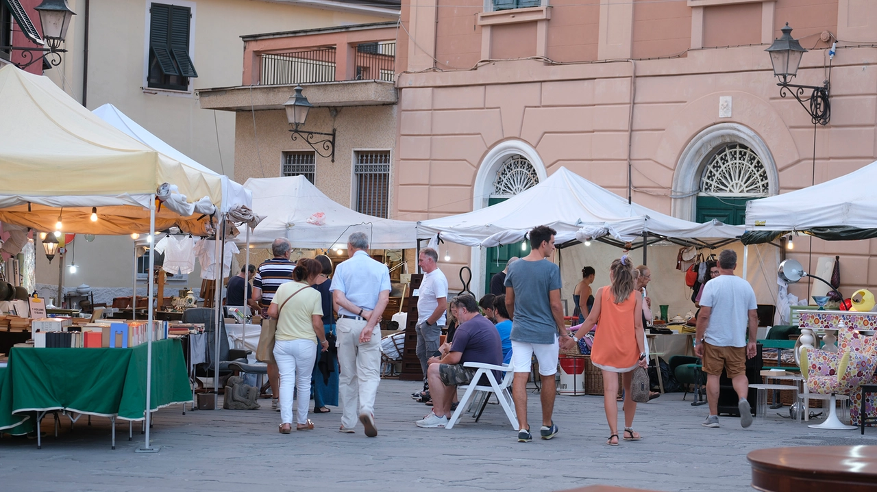 Sarzana, stretta sulle aperture: niente bazar in centro