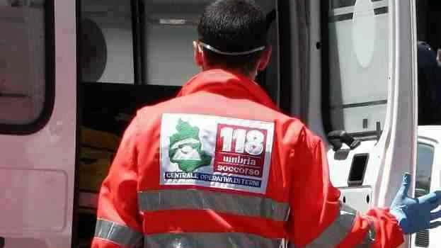 Bambino di 7 anni gravemente ferito a Perugia dopo caduta da finestra al secondo piano di casa a Massa Martana. Indagini in corso per chiarire dinamica incidente. Bambino di 7 anni gravemente ferito a Perugia dopo caduta da finestra al secondo piano di casa a Massa Martana. Indagini in corso per chiarire dinamica incidente.