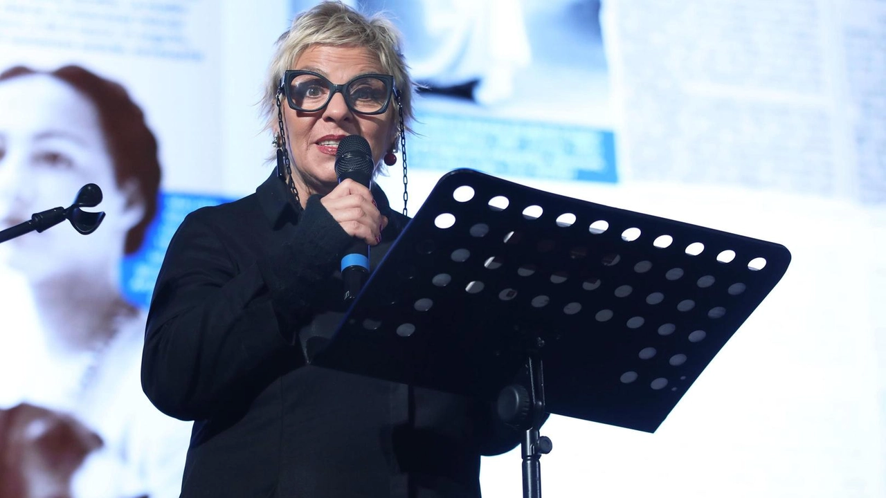 L’attrice diventata nota al grande pubblico grazie al ruolo di Vittoria Guerra si racconta "La tv non mi manca, il cinema sì". La stoccata alla città: "Un turistificio insopportabile". L’attrice diventata nota al grande pubblico grazie al ruolo di Vittoria Guerra si racconta "La tv non mi manca, il cinema sì". La stoccata alla città: "Un turistificio insopportabile".