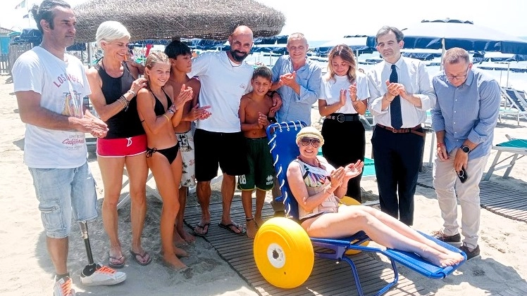 E’ partita al bagno Villa Gioietta di Marina di Massa l’iniziativa ’Un mare per tutti’