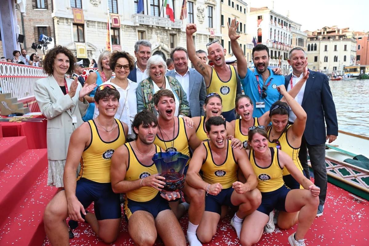 Impresa memorabile sul Canal Grande, il Cus vince la Sfida Remiera Impresa memorabile sul Canal Grande, il Cus vince la Sfida Remiera