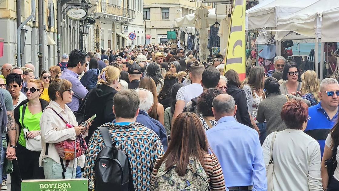 Gli Ambulanti di Forte dei Marmi® a PISTOIA venerdì 25 luglio Gli Ambulanti di Forte dei Marmi® a PISTOIA venerdì 25 luglio