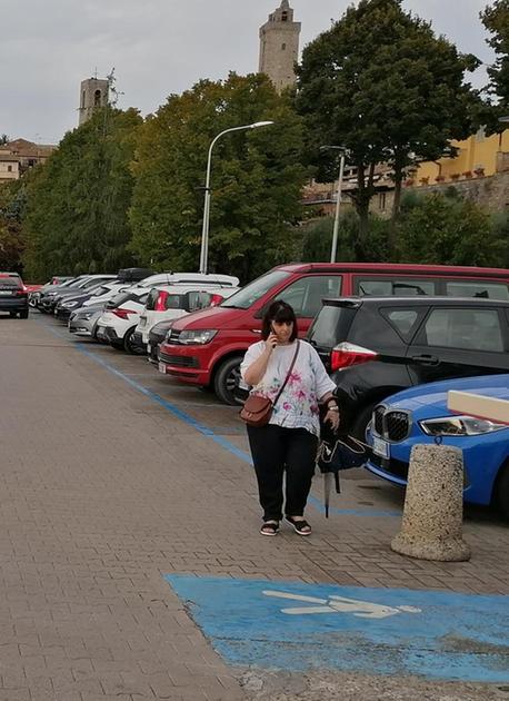 https://www.lanazione.it/image-service/view/acePublic/alias/contentid/YzRiZmNmMGEtZDYwYy00/0/san-gimignano-al-top-parcheggi-completi.jpeg?f=1.90:1&h=630