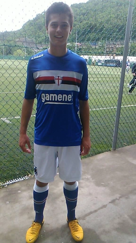 Matteo Falcinelli da ragazzino con la maglia della sAMPDORI