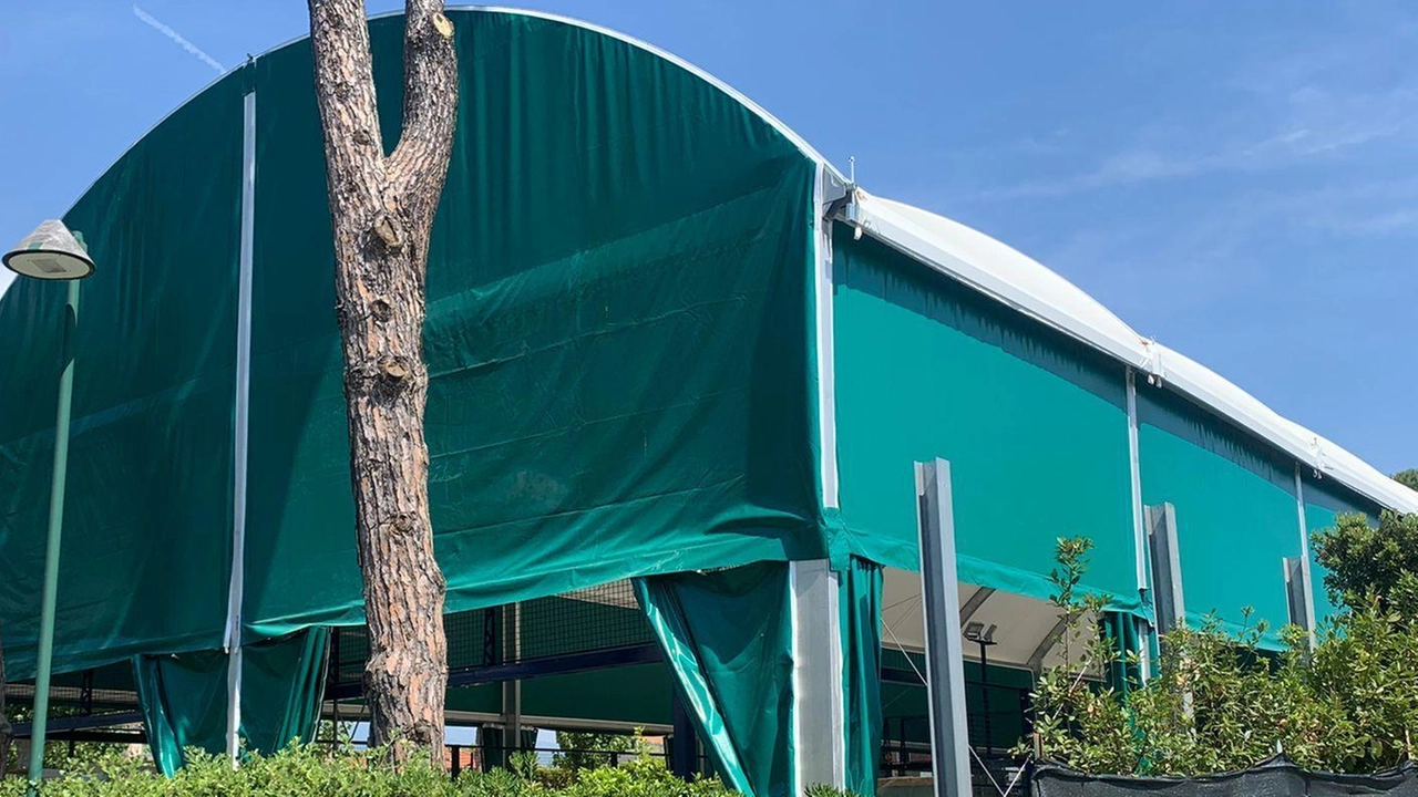 Entro i primi giorni di febbraio il Tennis Europa dovrà demolire il capannone da padel realizzato in adiacenza dell’impianto sportivo