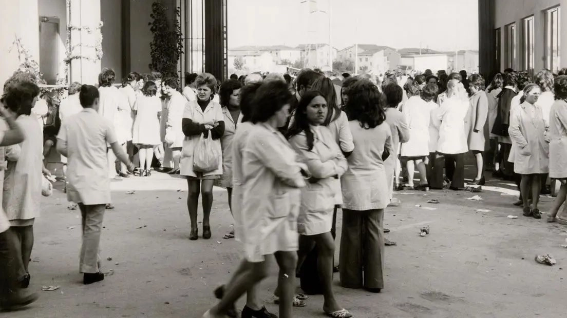 Le operaie della Lebole di Arezzo durante una pausa dai turni di lavoro