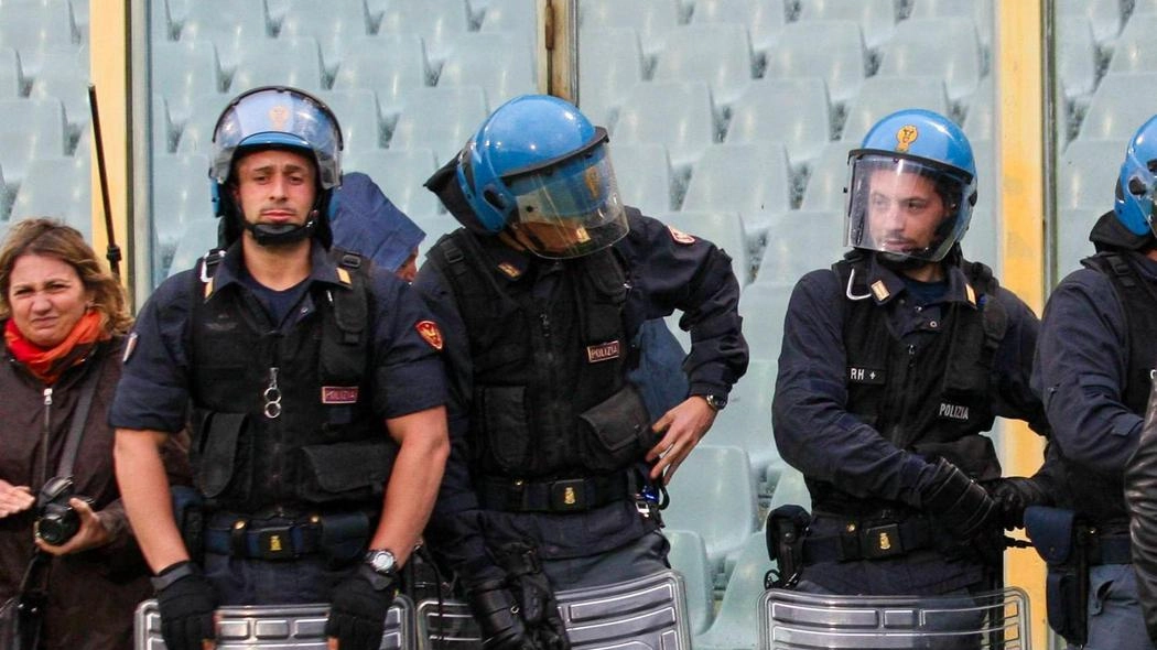 La polizia allo stadio La polizia allo stadio
