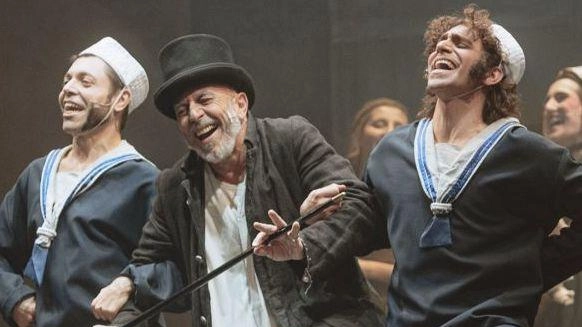 Il classico musical natalizio arriva in città: domani (ore 17,30) e lunedì (ore 20,45) al Teatro Cartiere Carrara è in... Il classico musical natalizio arriva in città: domani (ore 17,30) e lunedì (ore 20,45) al Teatro Cartiere Carrara è in...