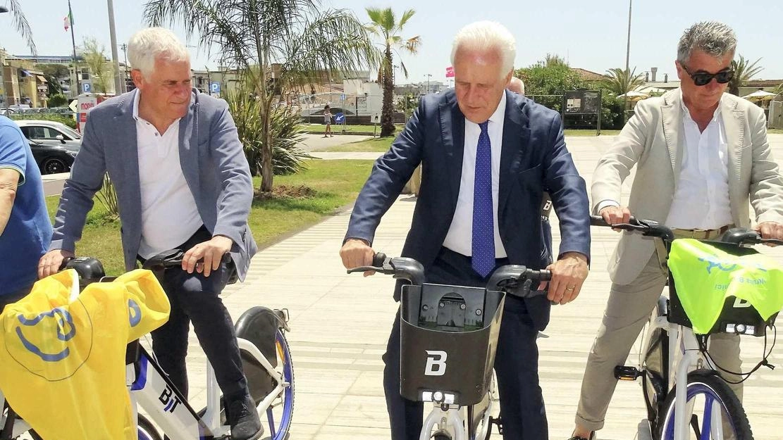Pierucci, Giani e Baccelli in bici sulla nuova ciclovia Pierucci, Giani e Baccelli in bici sulla nuova ciclovia
