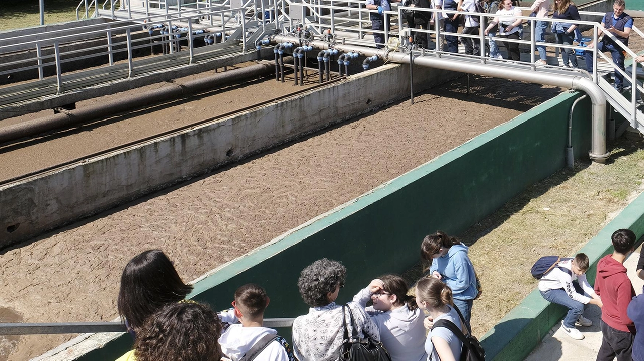 Mozione di sostegno a Cuoiodepur che depura scarichi industriali delle attività produttive e scarichi civili delle abitazioni Mozione di sostegno a Cuoiodepur che depura scarichi industriali delle attività produttive e scarichi civili delle abitazioni