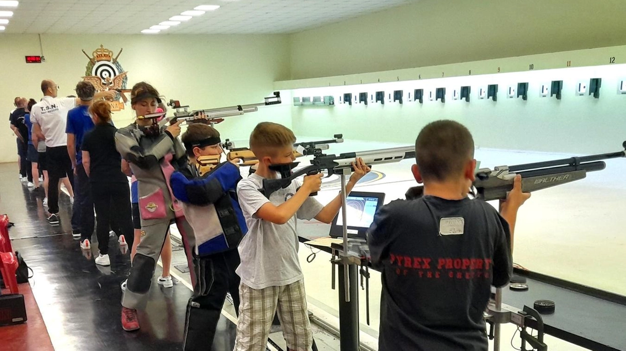 Alcuni dei giovani tiratori in azione Alcuni dei giovani tiratori in azione
