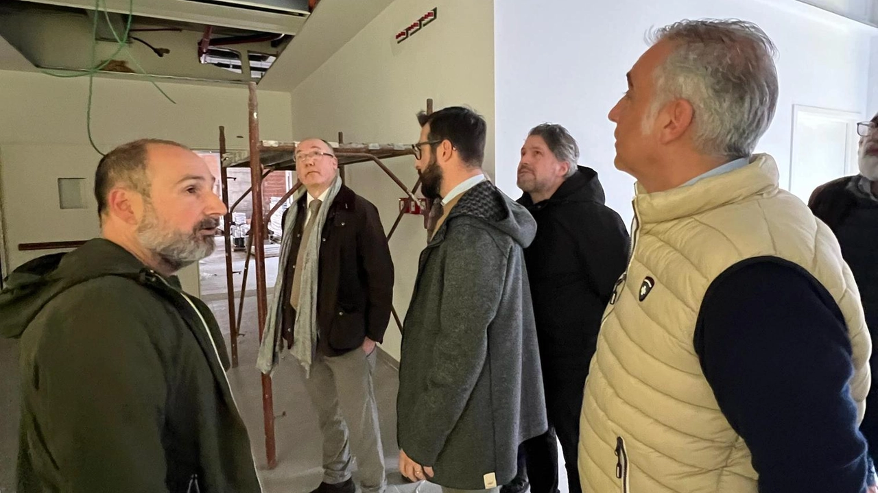 Il sopralluogo di ieri di Fratelli d’Italia nel reparto di dialisi in costruzione all’ospedale Lotti di Pontedera Il sopralluogo di ieri di Fratelli d’Italia nel reparto di dialisi in costruzione all’ospedale Lotti di Pontedera