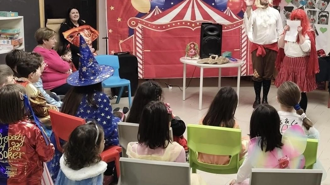 Un’attività dedicata ai più piccoli all’interno di una ludoteca, spazio di crescita dove si fa cultura e si impara il senso di comunità (Foto di repertorio) Un’attività dedicata ai più piccoli all’interno di una ludoteca, spazio di crescita dove si fa cultura e si impara il senso di comunità (Foto di repertorio)