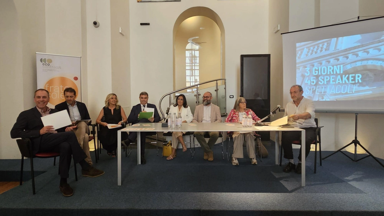 La presentazione di EcoSanFra, il Festival della sostenibilità che si svolge dal 25 al 27 settembre. Tra gli ospiti anche Stevano Mancuso La presentazione di EcoSanFra, il Festival della sostenibilità che si svolge dal 25 al 27 settembre. Tra gli ospiti anche Stevano Mancuso