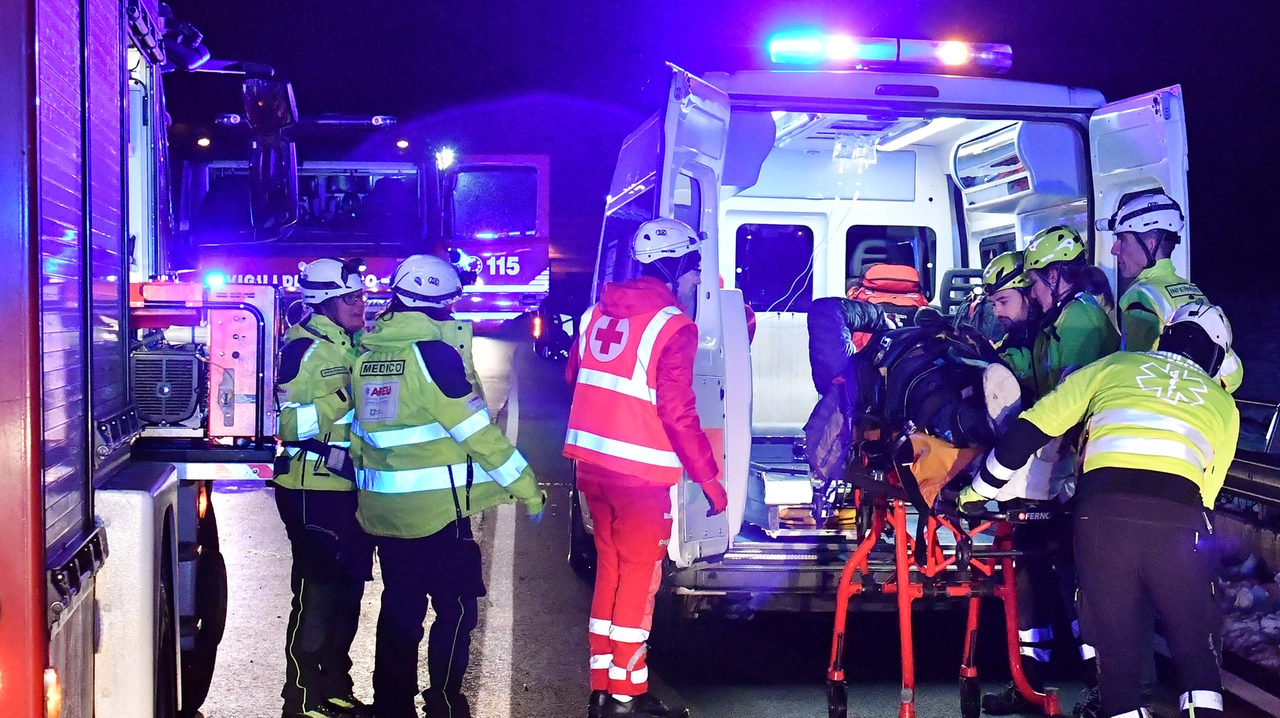 Tragico incidente stradale nella notte ad Agliana in via Selva: morto un ragazzo di 21 anni Tragico incidente stradale nella notte ad Agliana in via Selva: morto un ragazzo di 21 anni