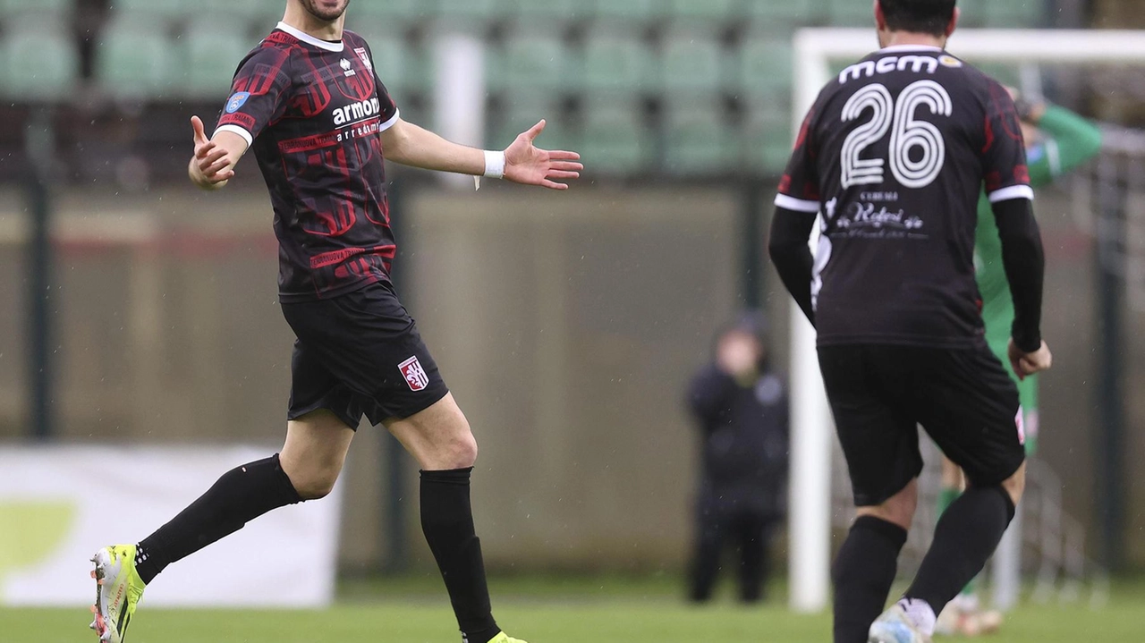 L’esultanza del Terranuova allo stadio Franchi di Siena: un punto importantissimo L’esultanza del Terranuova allo stadio Franchi di Siena: un punto importantissimo