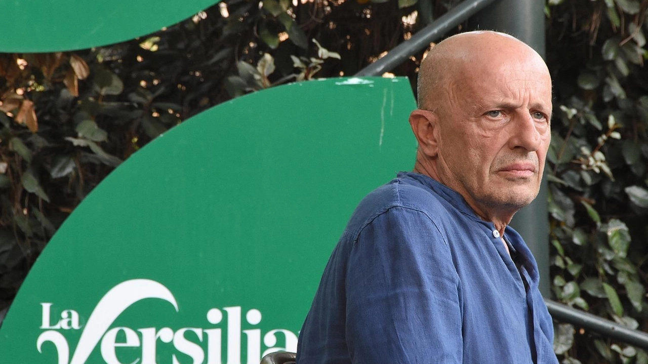 Il Caffè de La Versiliana in edizione invernale propone per domenica alle 11.30 "Siamo tutti filosofi" . Il direttore Alessandro... Il Caffè de La Versiliana in edizione invernale propone per domenica alle 11.30 "Siamo tutti filosofi" . Il direttore Alessandro...