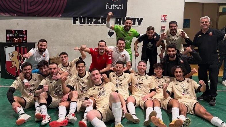 La festa finale del Futsal Lucchese dopo la vittoria sulla Vigor Fucecchio La festa finale del Futsal Lucchese dopo la vittoria sulla Vigor Fucecchio
