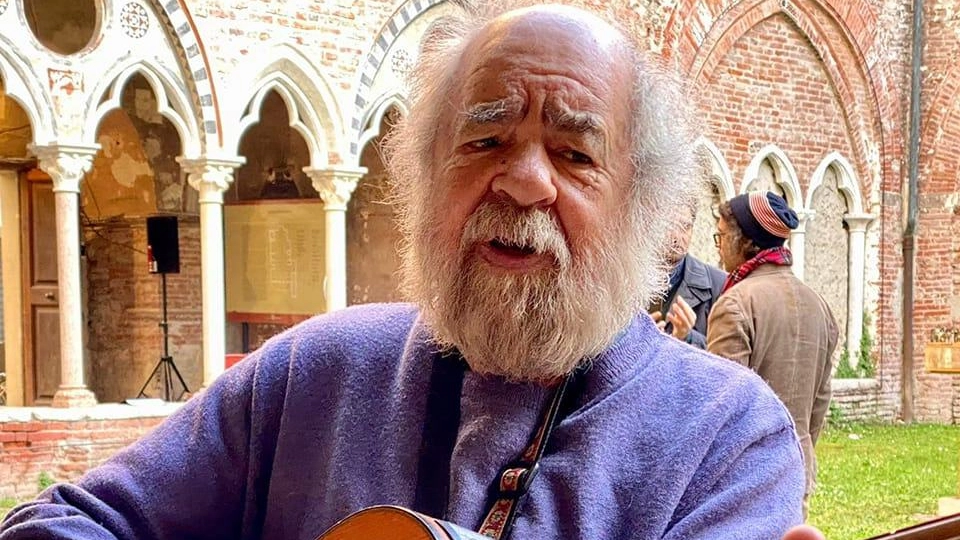 Gildo dei Fantardi: il menestrello lucchese attraversa un momento di difficoltà Gildo dei Fantardi: il menestrello lucchese attraversa un momento di difficoltà