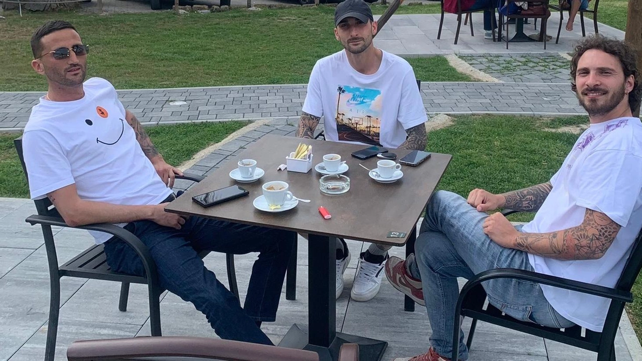 Caldissimo il tavolo delle trattative per le squadre versiliesi. Fra le più attive ci sono il Pietrasanta e il Forte... Caldissimo il tavolo delle trattative per le squadre versiliesi. Fra le più attive ci sono il Pietrasanta e il Forte...