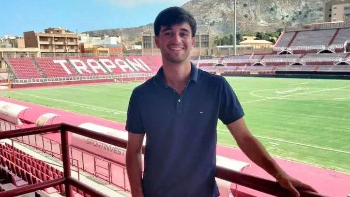 Il centrocampista classe 2005 nella passata stagione ha giocato con la maglia del Trapani. Il centrocampista classe 2005 nella passata stagione ha giocato con la maglia del Trapani.