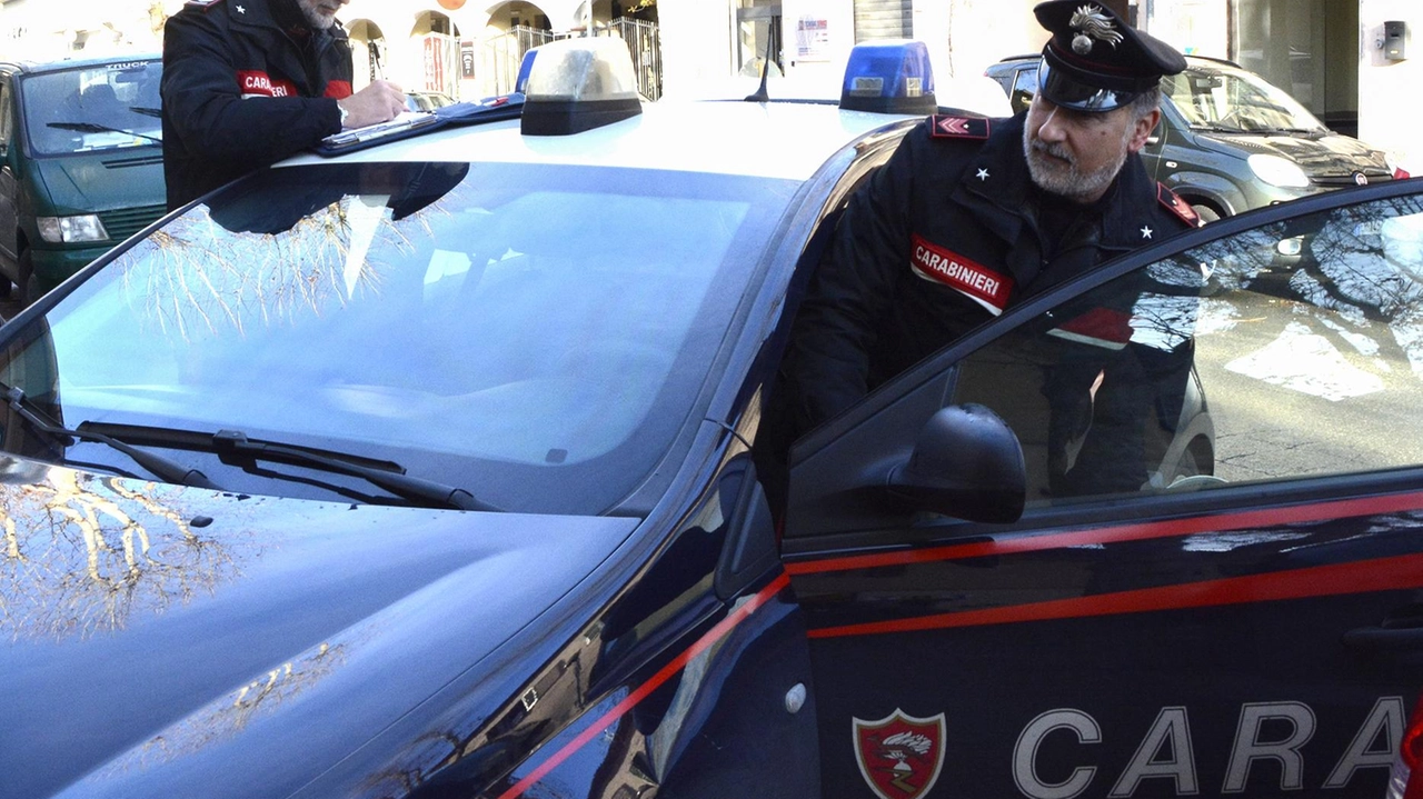 Per i primi accertamenti sono intervenuti anche i carabinieri, che non hanno riscontrato anomalie Per i primi accertamenti sono intervenuti anche i carabinieri, che non hanno riscontrato anomalie