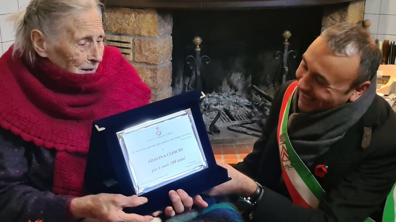 Adalina Ciaschi, nuova centenaria di Malmantile, celebrata dal sindaco Caporaso e dalla comunità lastrigiana. Adalina Ciaschi, nuova centenaria di Malmantile, celebrata dal sindaco Caporaso e dalla comunità lastrigiana.