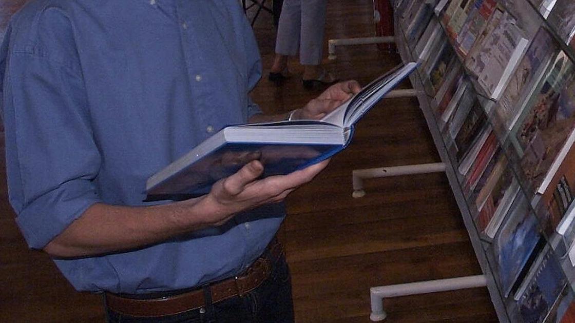 https://www.lanazione.it/image-service/view/acePublic/alias/contentid/YzUxYzg0N2EtYmRiMS00/0/i-volontari-lettori-ricordano-i-libri-salvati-dai-roghi.jpeg?f=16:9&w=1200&h=630