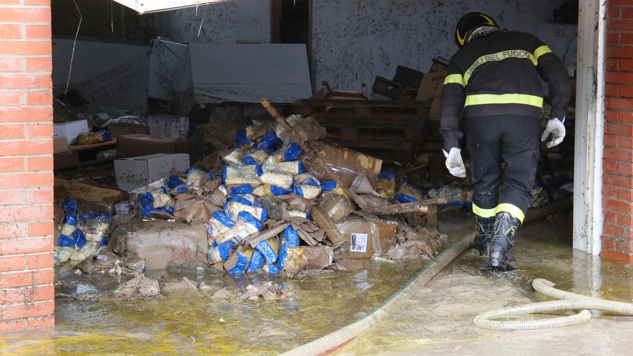 La devastazione nel noto ristorante "Da Pasquino": i danni sono ingenti La devastazione nel noto ristorante "Da Pasquino": i danni sono ingenti