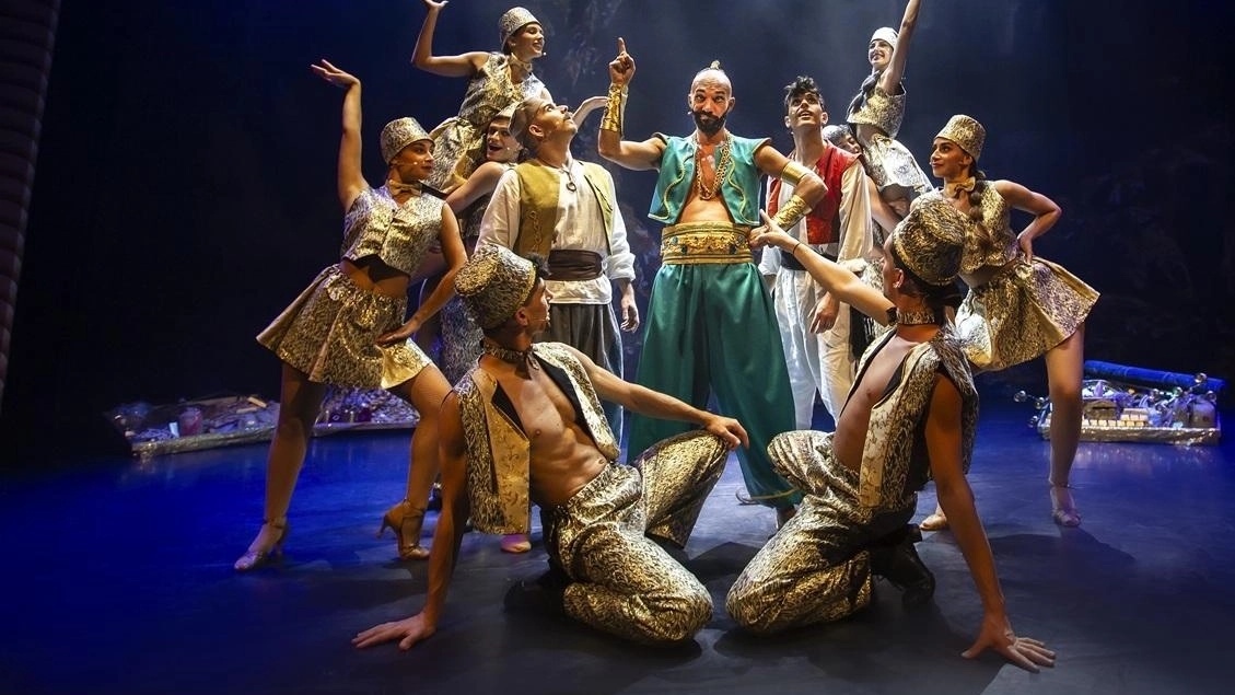 Dopo il successo nei maggiori teatri italiani con oltre 56mila biglietti venduti, “Aladin il musical” (nella foto), scritto da...