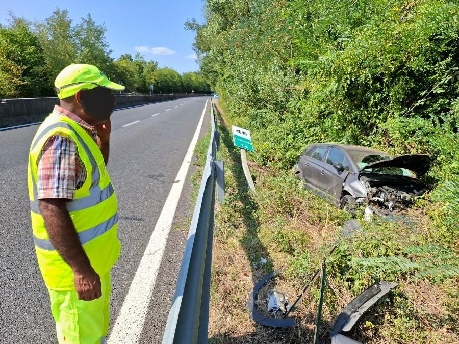 Incidente sulla Palio, auto vola nel fosso a San Casciano