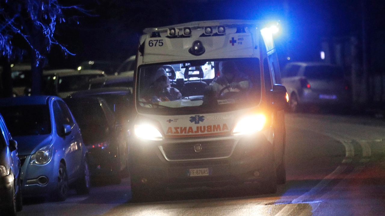 Un'ambulanza in una foto di repertorio Un'ambulanza in una foto di repertorio
