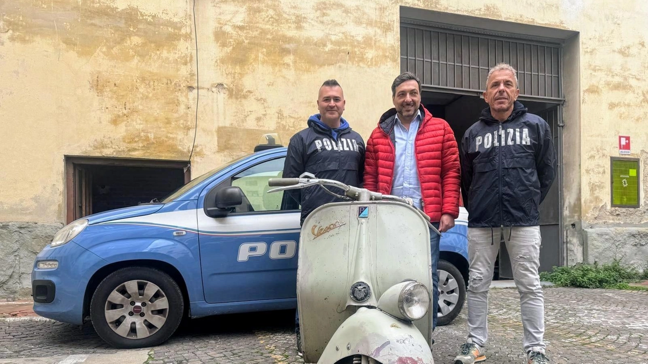 Piazza della Libertà, ladri traditi dalle telecamere. La gioia del proprietario Piazza della Libertà, ladri traditi dalle telecamere. La gioia del proprietario