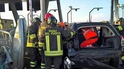 Il tenente di vascello Pier Francesco Dalle Luche deceduto nel 2019 in un. incidente stradale in autostrada Il tenente di vascello Pier Francesco Dalle Luche deceduto nel 2019 in un. incidente stradale in autostrada