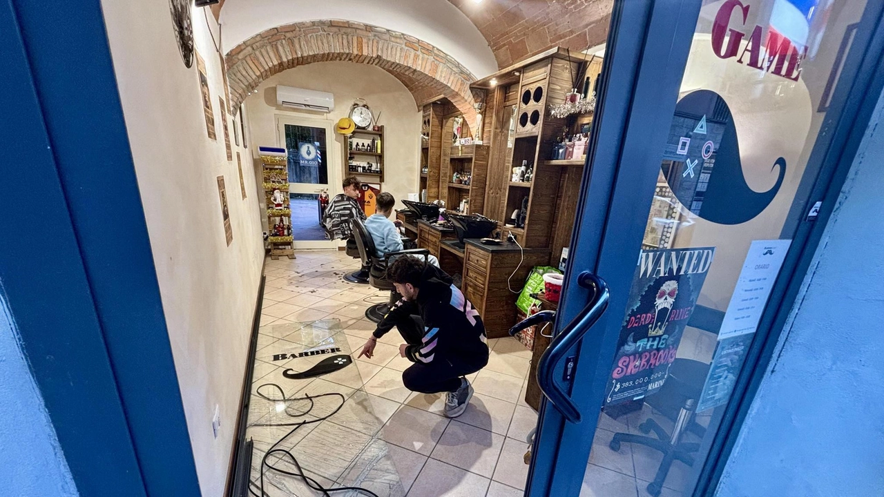 Uno dei tanti negozi presi di mira dai ladri negli ultimi mesi. Ora la nuova ondata di episodi. sta esasperato i commercianti Uno dei tanti negozi presi di mira dai ladri negli ultimi mesi. Ora la nuova ondata di episodi. sta esasperato i commercianti