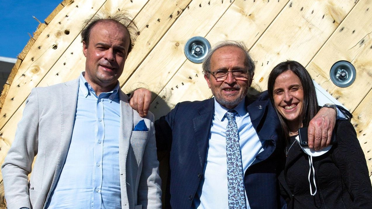 Albano Bragagni (al centro) insieme ai figli Ennio ed Elisabetta Albano Bragagni (al centro) insieme ai figli Ennio ed Elisabetta
