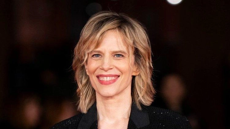 Sonia Bergamasco protagonista martedì all’abbazia di San Galgano di ’Esiste un fiore strano’, sulle poesie di Dina Ferri, con l’Orchestra della Toscana Sonia Bergamasco protagonista martedì all’abbazia di San Galgano di ’Esiste un fiore strano’, sulle poesie di Dina Ferri, con l’Orchestra della Toscana
