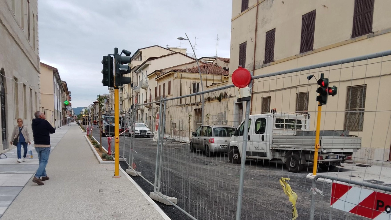 Il cantiere di via Mazzini a ridosso del termine dei lavori (foto Umicini) Il cantiere di via Mazzini a ridosso del termine dei lavori (foto Umicini)