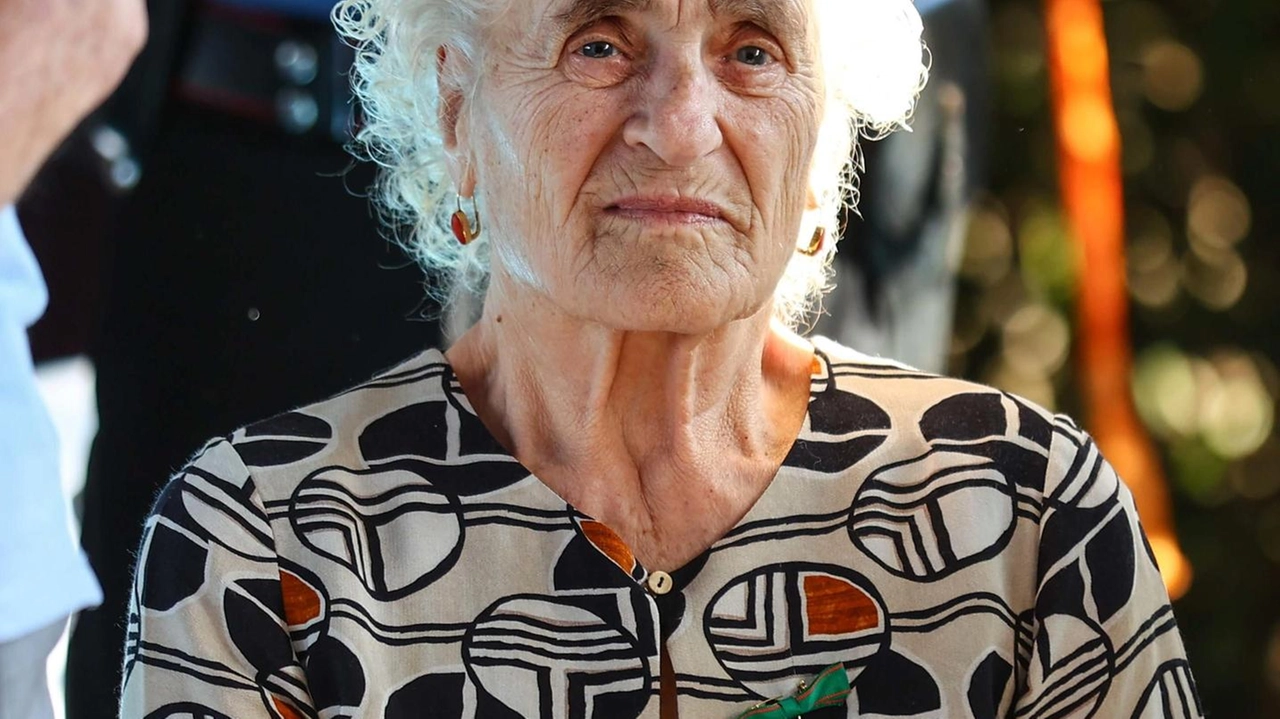 Vittoria Tognozzi oggi: aveva 7 anni nell’agosto del 1944 quando i nazisti trucidarono la sua famiglia. Si salvò nascondendosi in Padule Vittoria Tognozzi oggi: aveva 7 anni nell’agosto del 1944 quando i nazisti trucidarono la sua famiglia. Si salvò nascondendosi in Padule
