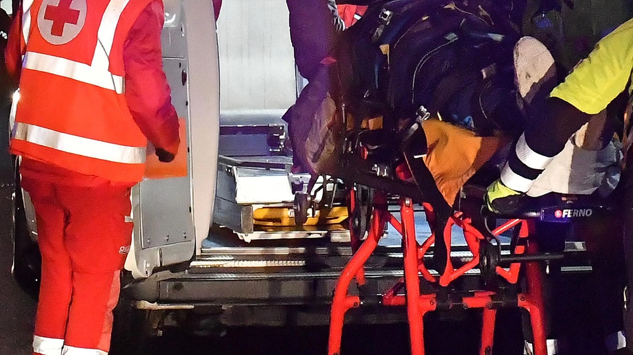 Un uomo di 62 anni è stato investito in viale Boccaccio intorno alle 20. Dopo l’impatto ha perso conoscenza. Trasportato d’urgenza al San Giuseppe. Un uomo di 62 anni è stato investito in viale Boccaccio intorno alle 20. Dopo l’impatto ha perso conoscenza. Trasportato d’urgenza al San Giuseppe.