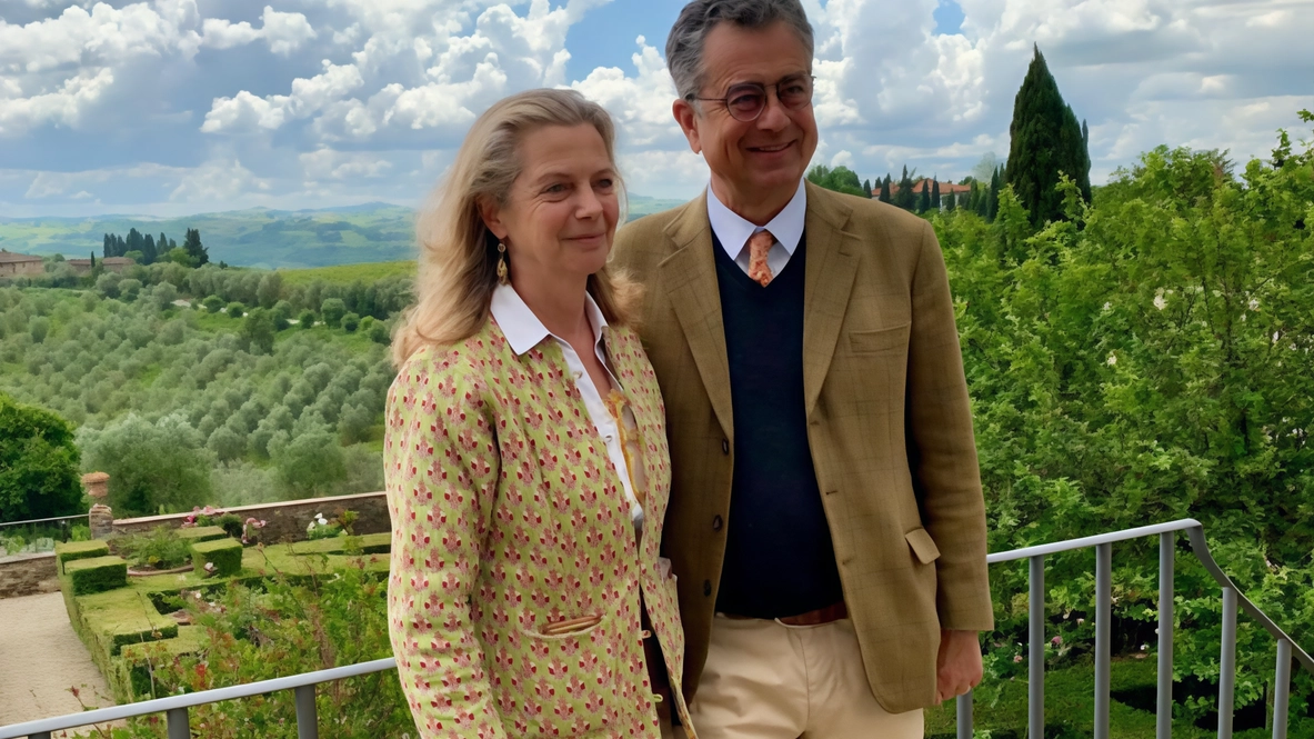 Clotilde e Duccio Corsini nel giardino di Villa Le Corti Clotilde e Duccio Corsini nel giardino di Villa Le Corti