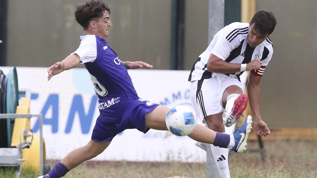 SIENA 0 CASTIGLIONESE 0 SIENA (3-2-4-1): Michielan (35’st Paolucci); Conti, Somma (23’st Lapadatovic), Zanoni (1’st Cavallari); Barbera (1’st Masini), Rossi (1’t Vlahovic);... SIENA 0 CASTIGLIONESE 0 SIENA (3-2-4-1): Michielan (35’st Paolucci); Conti, Somma (23’st Lapadatovic), Zanoni (1’st Cavallari); Barbera (1’st Masini), Rossi (1’t Vlahovic);...
